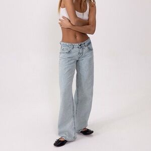 Motel Rocks Low Rise Parallel Jeans in 80s Light Blue Wash Size W24 L30W24 L30
